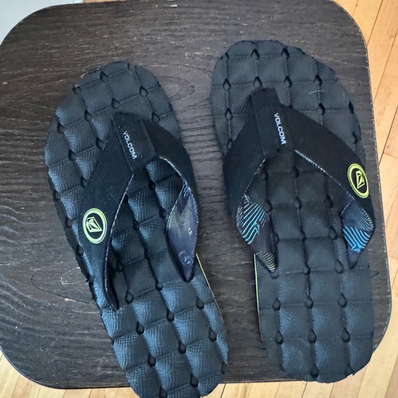 Volcom Black and Yellow Textured Sandals - Picture 1 of 2